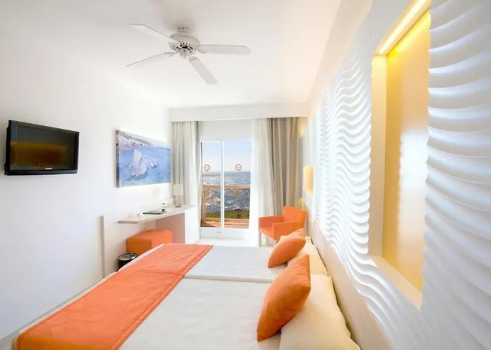 酒店 Globales Almirante Farragut 4*