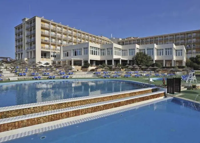 Globales Almirante Farragut 酒店 4*